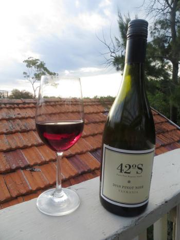 wine wankers great tasmanian pinot wine blogs 42 forty two degrees south 2010 pinot