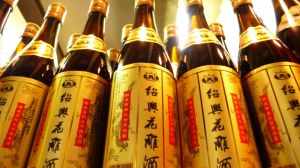 800px-Shaoxing-jiu_bottles_by_udono